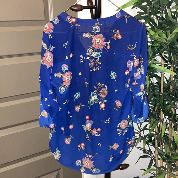 ⭐️express floral blouse⭐️ - Picture 2 of 3